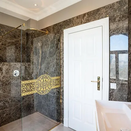 Waldschloss App 12 *