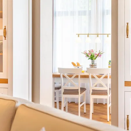 Waldschloss App 12 *